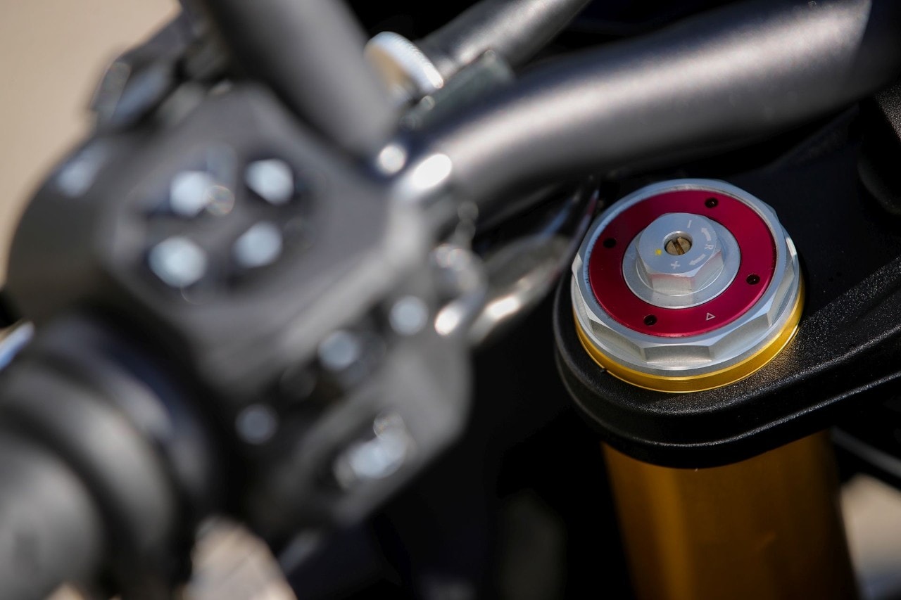 Aprilia Tuono V4 VS KTM 1290 Super Duke GT: la SFIDA delle hypernaked!